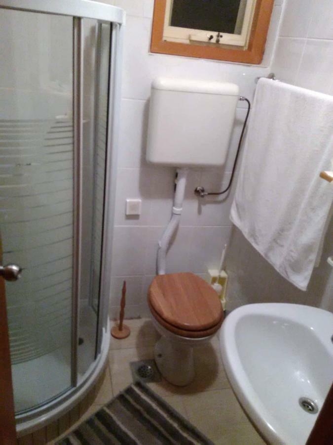 Apartman Nadia Karlobag Exterior foto